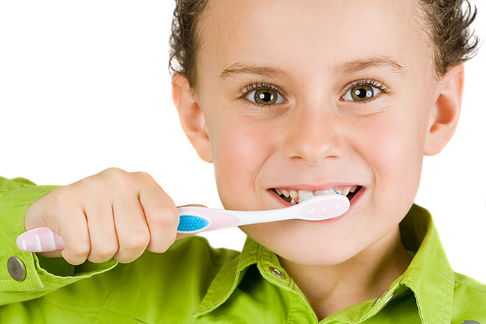 kid_brushing_teeth